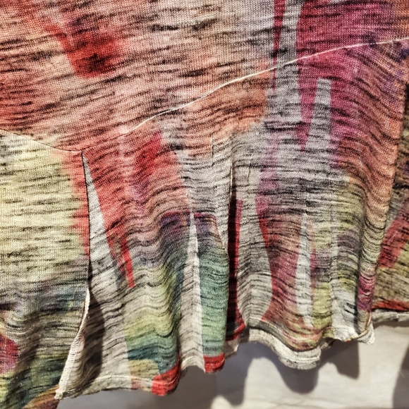 Anne Davis unique floral top with peplum and crochet back panel - Picture 3 of 4